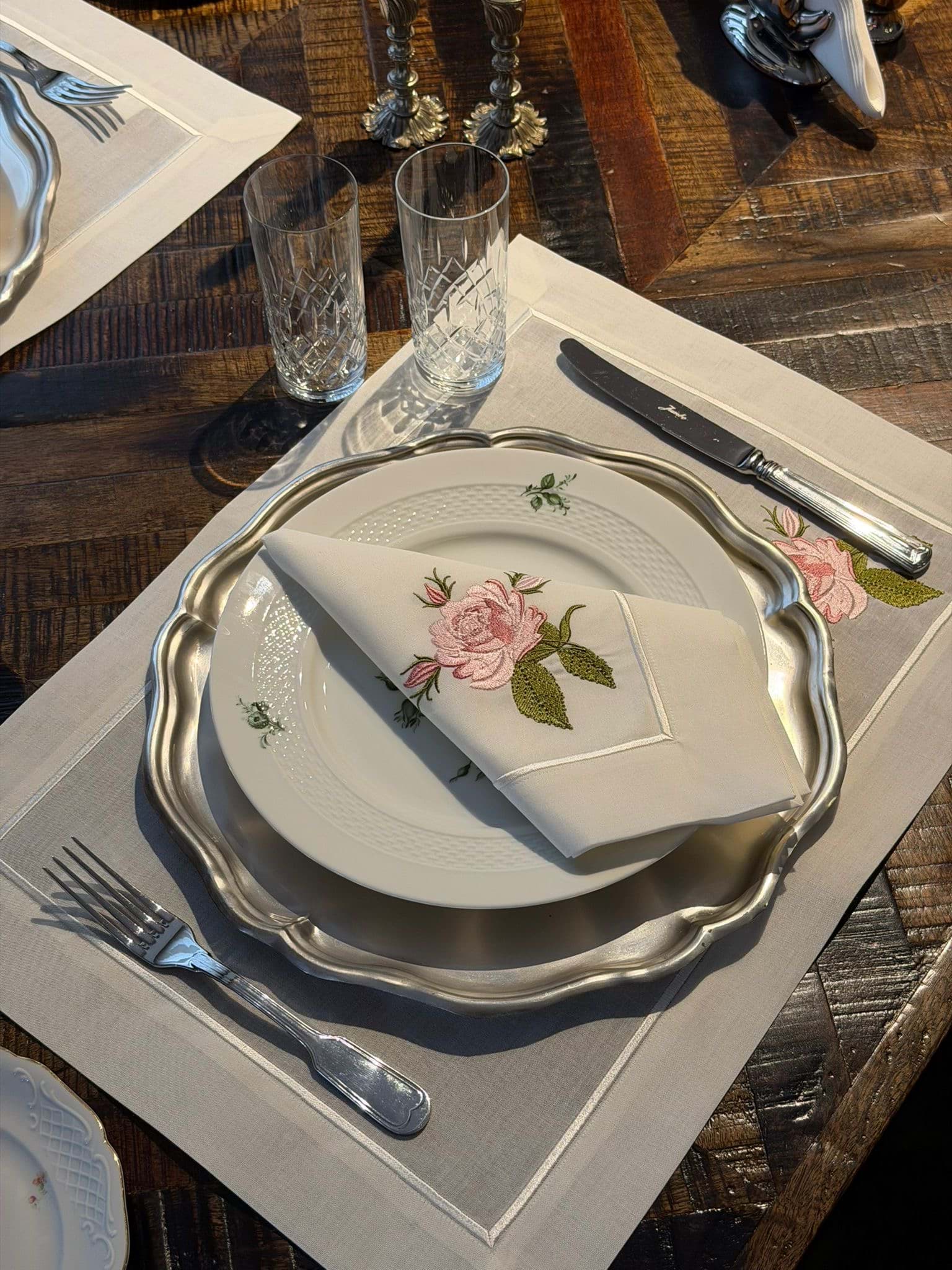 Pink Rose Amerikan Servis resmi